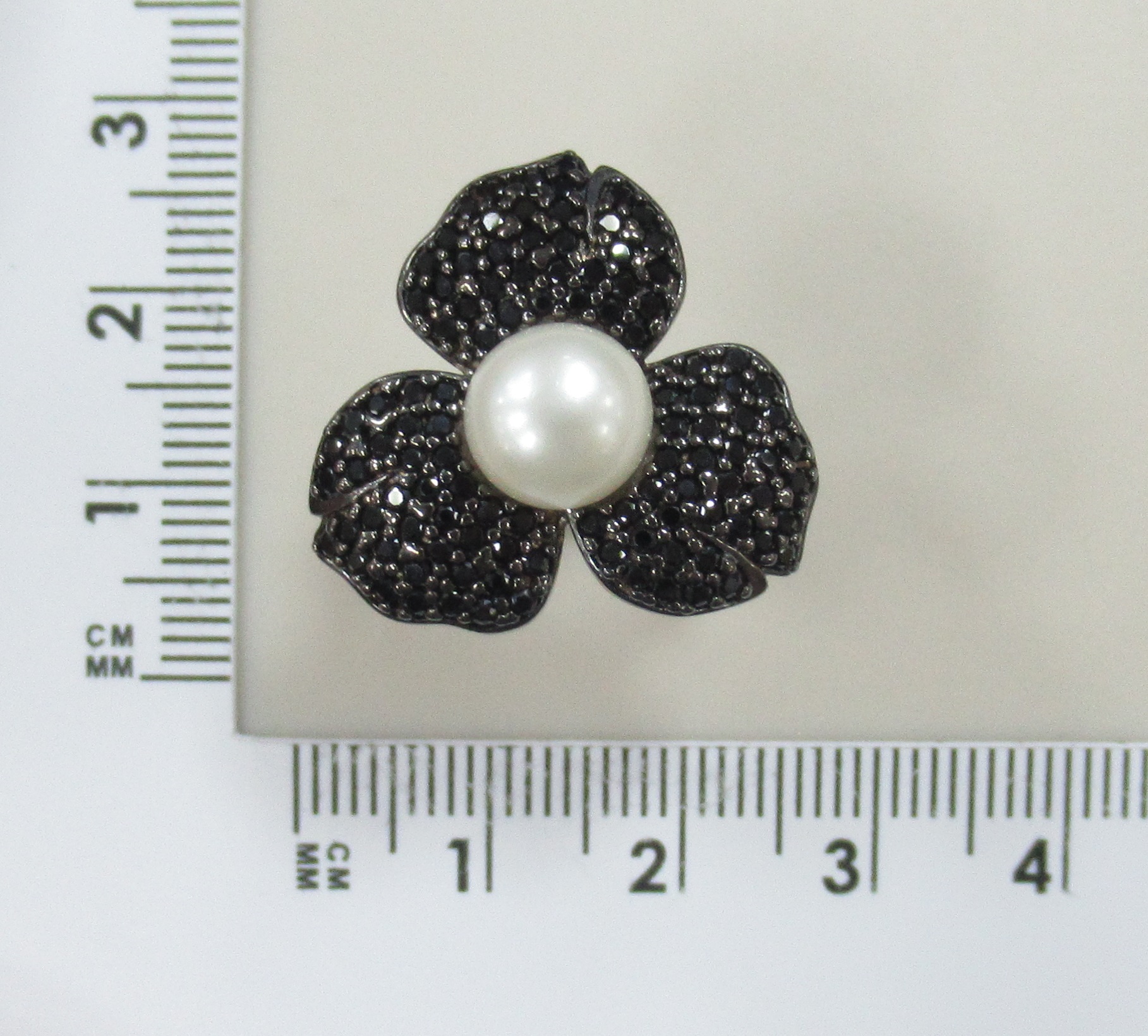 Серебряное кольцо с жемчугом и шпинелью "Цветок"